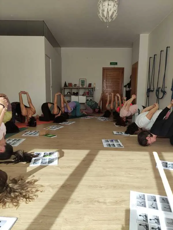 Formação de yoga para crianças da equipa, na Casa da Alma